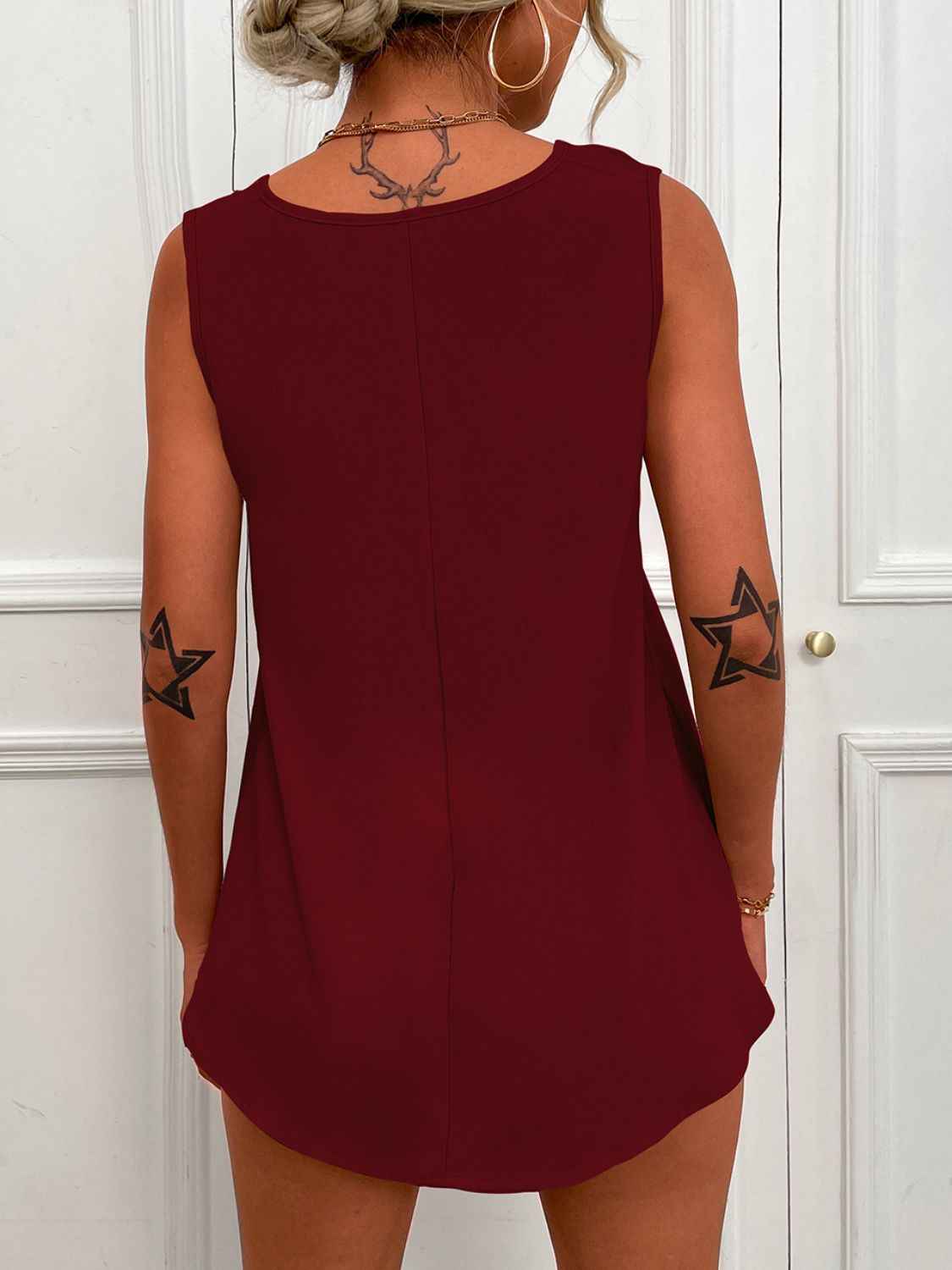 V-Neck Tunic Tank with Curved Hem for Effortless Style and Comfort