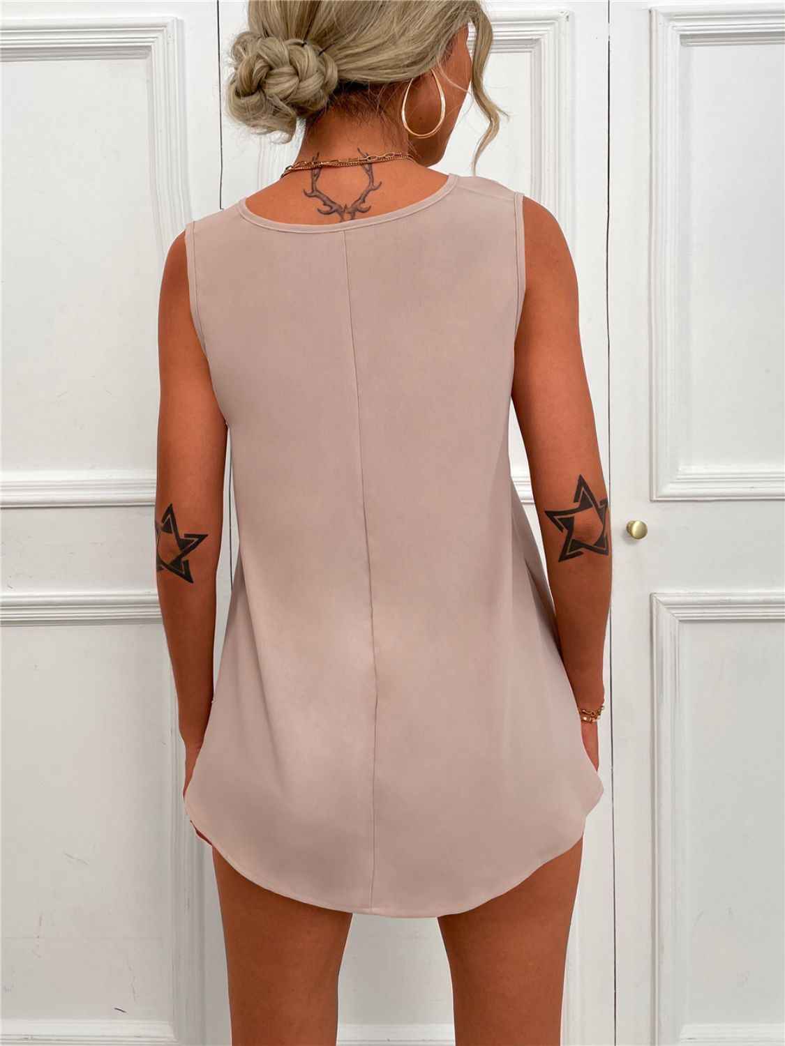 V-Neck Tunic Tank with Curved Hem for Effortless Style and Comfort